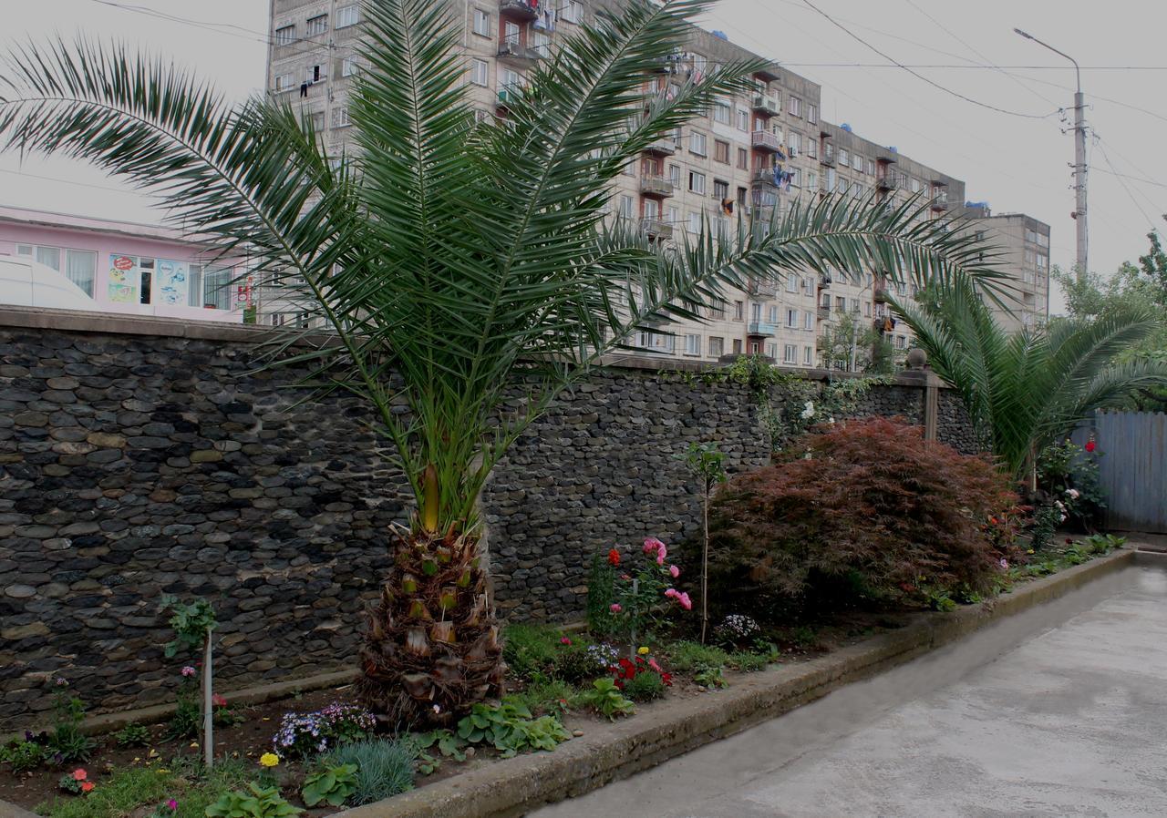 Green Guest House Kutaisi Exterior photo